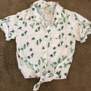 Button up, tie front cactus 🌵 design blouse